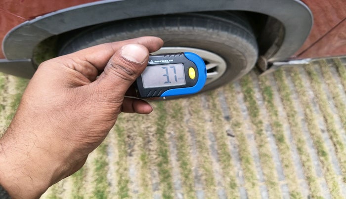 2017 Mahindra Kuv100 K4 6 STR, Petrol, Manual, 74,000 km, tyre