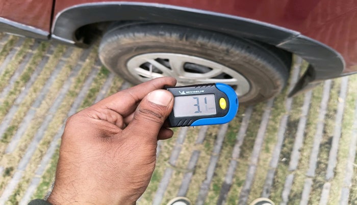 2017 Mahindra Kuv100 K4 6 STR, Petrol, Manual, 74,000 km, tyre