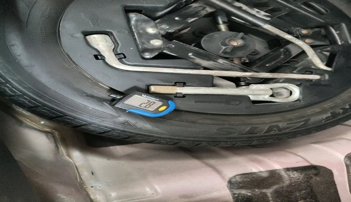 2017 Mahindra Kuv100 K4 6 STR, Petrol, Manual, 74,000 km, tyre