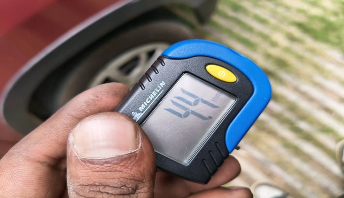 2017 Mahindra Kuv100 K4 6 STR, Petrol, Manual, 74,000 km, tyre