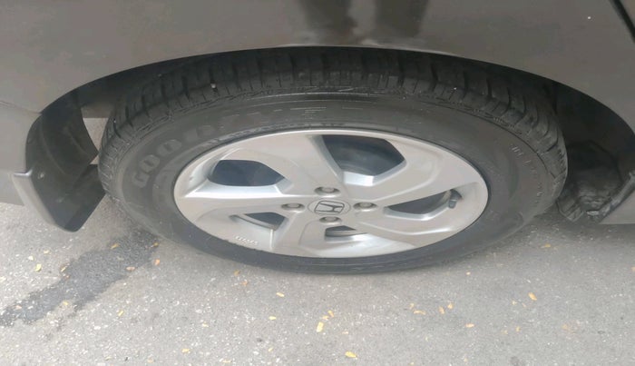 2016 Honda City 1.5L I-VTEC VX CVT, Petrol, Automatic, 6,22,940 km, tyre