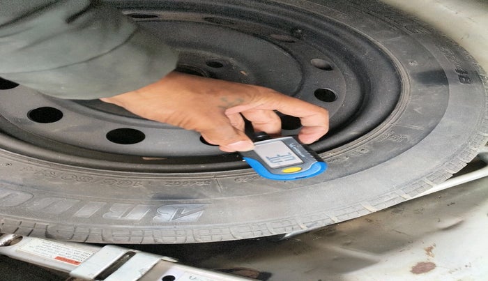 2012 Maruti Swift Dzire VDI, Diesel, Manual, 1,36,179 km, tyre