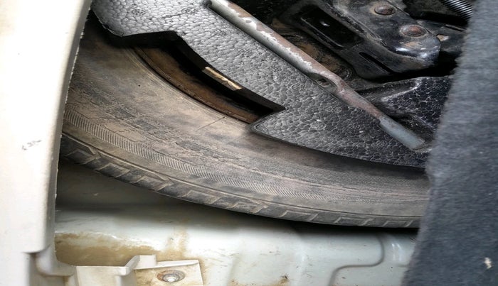 2021 Mahindra XUV300 W6 1.2 PETROL, Petrol, Manual, 60,764 km, tyre