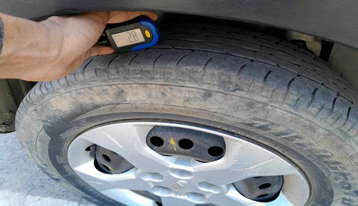 2021 Mahindra XUV300 W6 1.2 PETROL, Petrol, Manual, 60,764 km, tyre