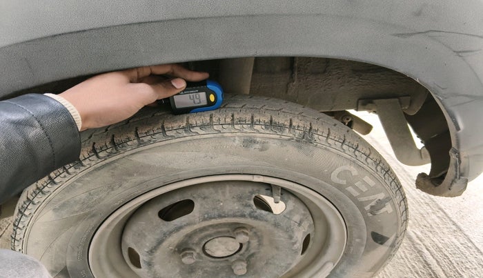 2016 Renault Kwid RXT 0.8, Petrol, Manual, 82,523 km, tyre