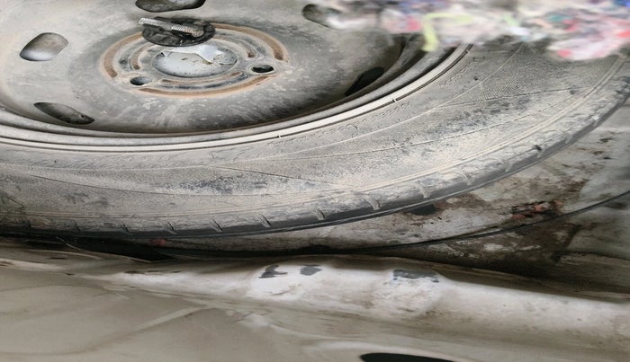 2016 Renault Kwid RXT 0.8, Petrol, Manual, 82,523 km, tyre