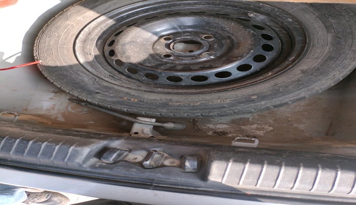 2015 Hyundai Grand i10 ASTA 1.1 CRDI, Diesel, Manual, 85,174 km, tyre