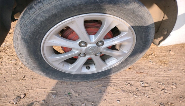 2015 Hyundai Grand i10 ASTA 1.1 CRDI, Diesel, Manual, 85,174 km, tyre