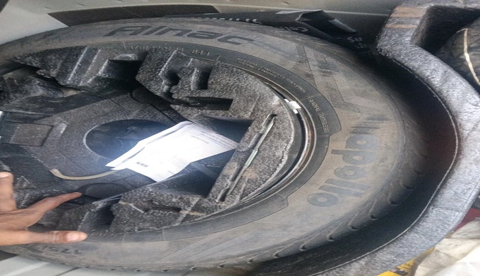 2015 Skoda Rapid 1.5 TDI CR ELEGANCE AT, Diesel, Automatic, 1,27,533 km, tyre