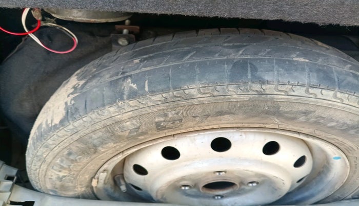 2014 Maruti Wagon R 1.0 LXI CNG, Petrol, Manual, 1,41,606 km, tyre