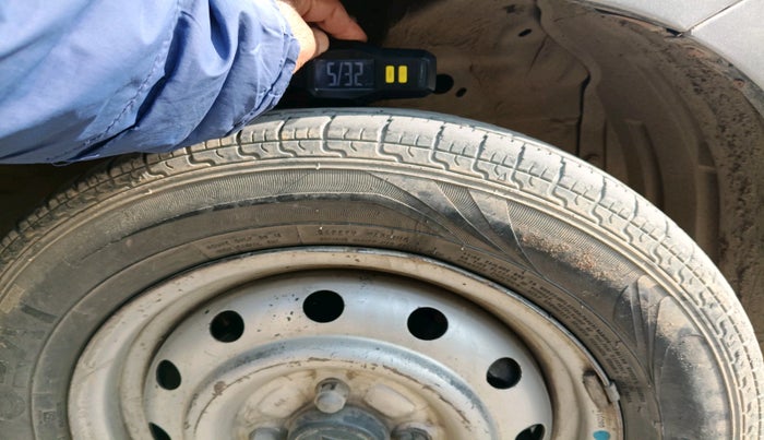 2014 Maruti Wagon R 1.0 LXI CNG, Petrol, Manual, 1,41,606 km, tyre