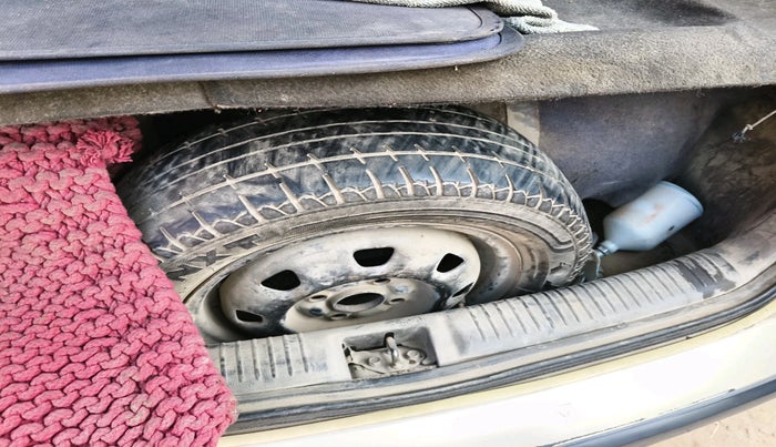 2011 Hyundai Santro Xing GLS, Petrol, Manual, 1,06,403 km, tyre