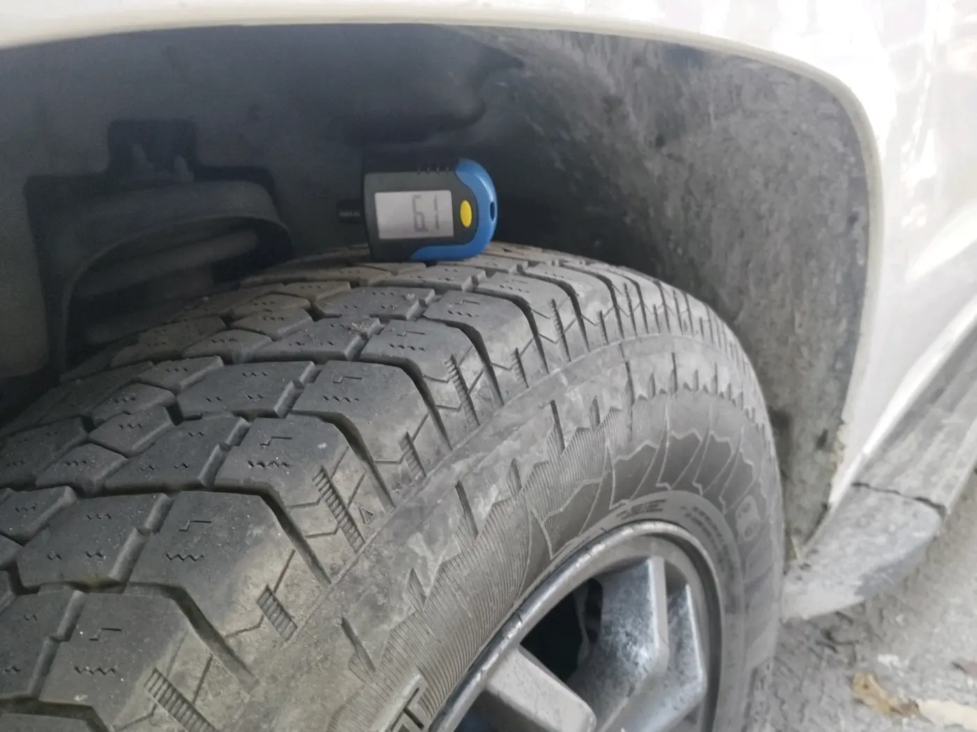 2017 Mahindra TUV300 T10, Diesel, Manual, 2,13,827 km, tyre