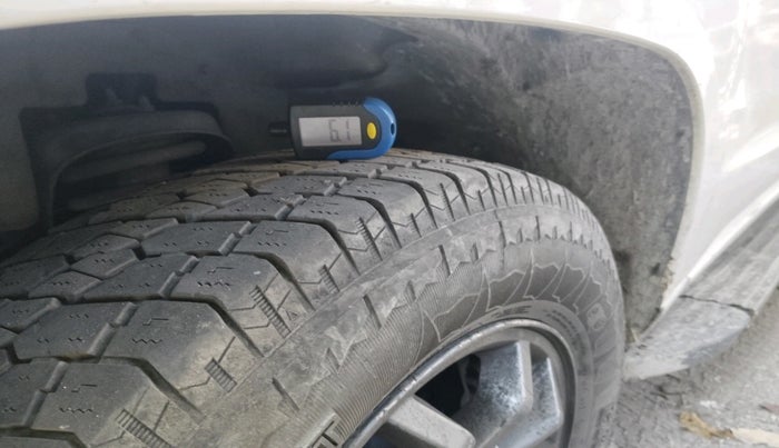 2017 Mahindra TUV300 T10, Diesel, Manual, 2,13,827 km, tyre