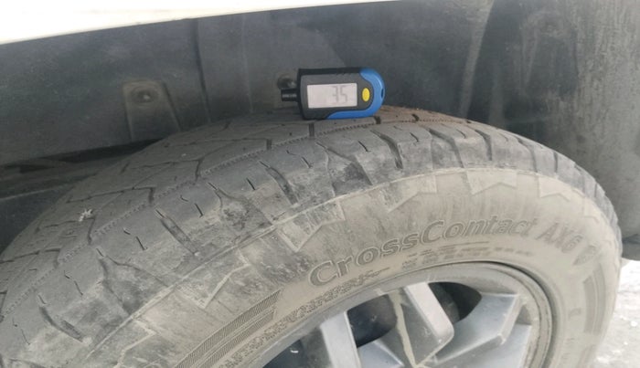 2017 Mahindra TUV300 T10, Diesel, Manual, 2,13,827 km, tyre