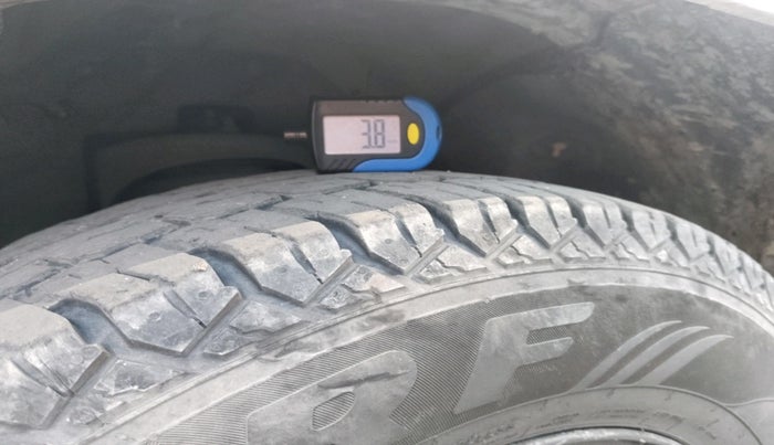 2017 Mahindra TUV300 T10, Diesel, Manual, 2,13,827 km, tyre