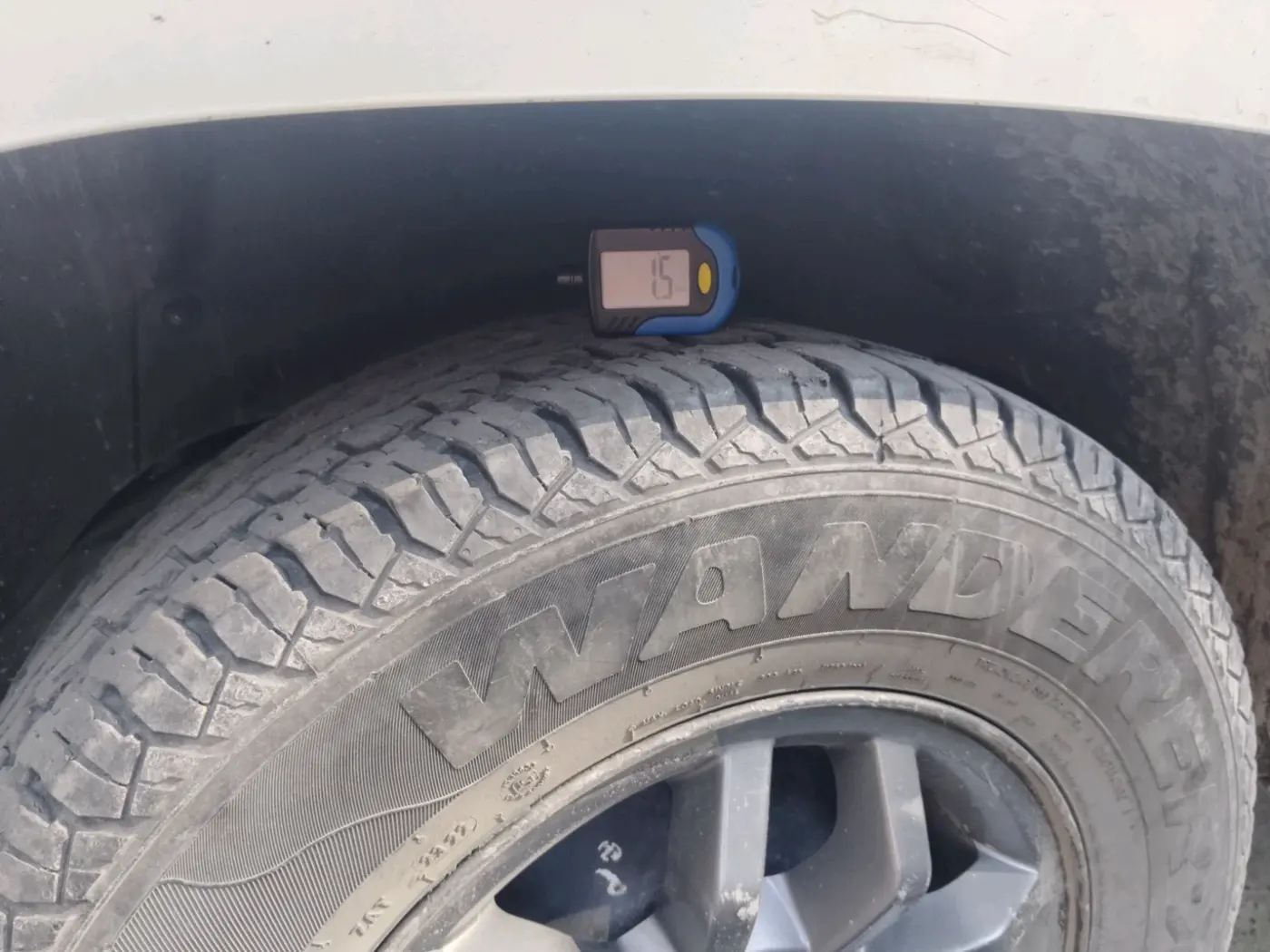 2017 Mahindra TUV300 T10, Diesel, Manual, 2,13,827 km, tyre