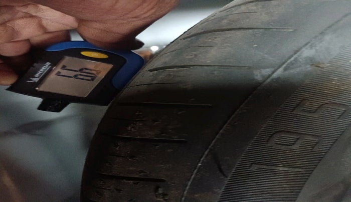 2024 Tata NEXON FEARLESS DCA DUAL TONE 1.2 PETROL, Petrol, Automatic, 6,960 km, tyre