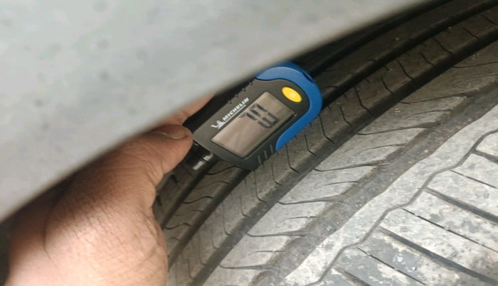 2024 Tata NEXON FEARLESS DCA DUAL TONE 1.2 PETROL, Petrol, Automatic, 6,960 km, tyre