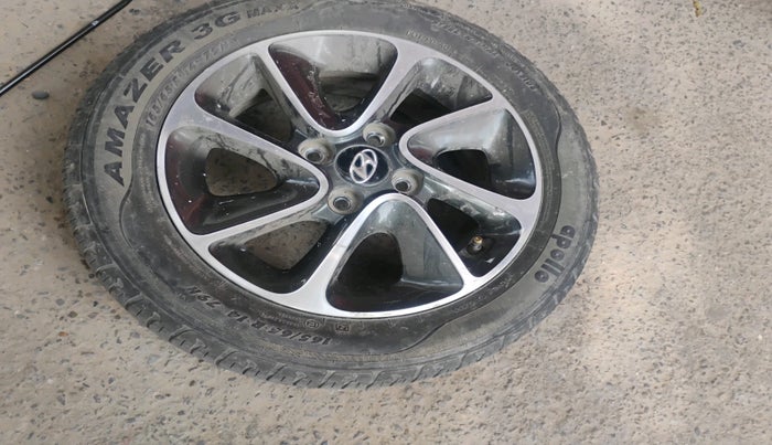 2018 Hyundai Grand i10 SPORTZ AT 1.2 KAPPA VTVT, Petrol, Automatic, 24,337 km, tyre