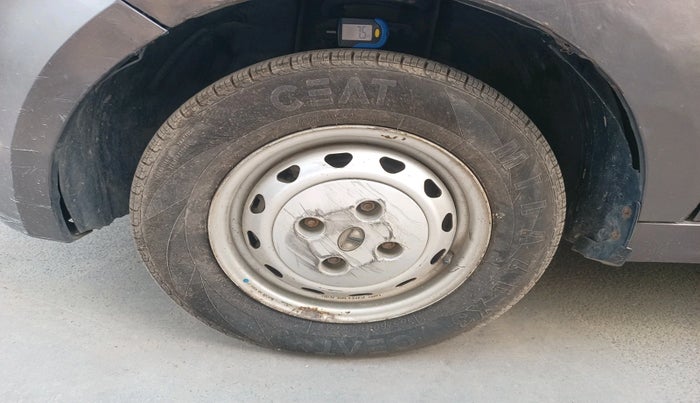 2016 Tata Tiago XM PETROL, Petrol, Manual, 65,843 km, tyre