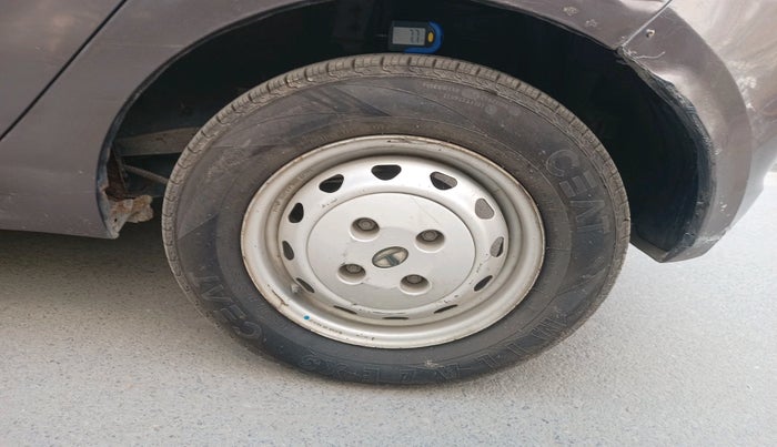 2016 Tata Tiago XM PETROL, Petrol, Manual, 65,843 km, tyre