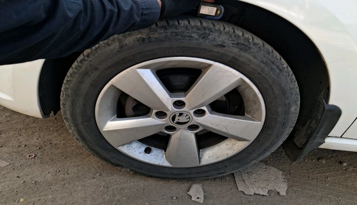 2016 Skoda Rapid 1.5 TDI CR STYLE PLUS AT, Diesel, Automatic, 1,15,896 km, tyre