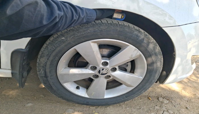 2016 Skoda Rapid 1.5 TDI CR STYLE PLUS AT, Diesel, Automatic, 1,15,896 km, tyre