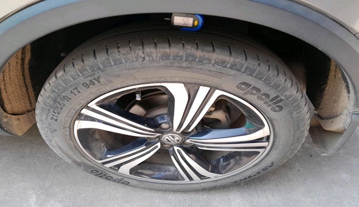 2022 MG ASTOR SHARP 1.5 MT, Petrol, Manual, 48,986 km, tyre