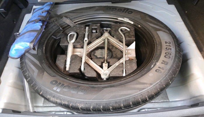 2022 MG ASTOR SHARP 1.5 MT, Petrol, Manual, 48,986 km, tyre