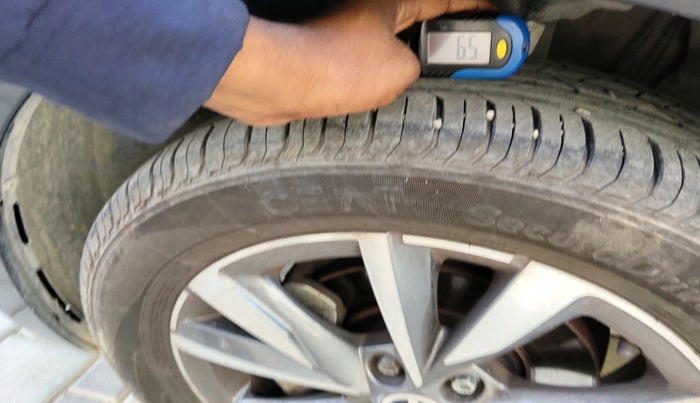 2024 Skoda SLAVIA STYLE 1.0L TSI AT, Petrol, Automatic, 4,050 km, tyre