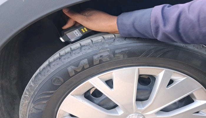 2024 Volkswagen TAIGUN COMFORTLINE 1.0 TSI MT, Petrol, Manual, 27,401 km, tyre