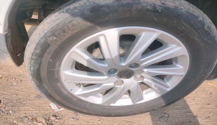 2016 Maruti Swift Dzire ZDI AMT, Diesel, Automatic, 1,57,399 km, tyre