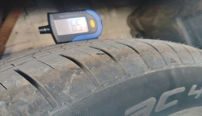 2016 Mahindra Kuv100 K8 6 STR, Petrol, Manual, 39,937 km, tyre