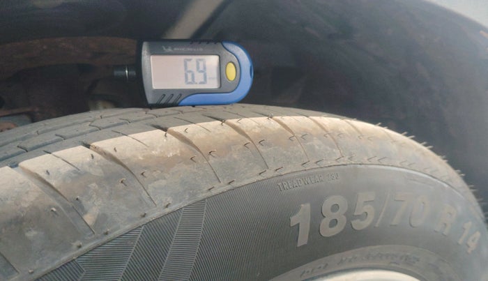 2016 Mahindra Kuv100 K8 6 STR, Petrol, Manual, 39,937 km, tyre