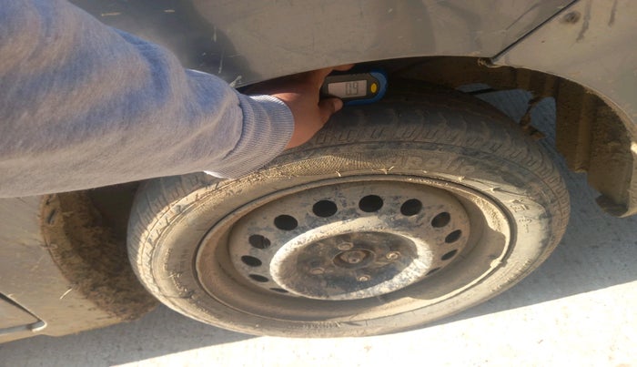 2012 Maruti Wagon R 1.0 VXI, Petrol, Manual, 1,08,485 km, tyre