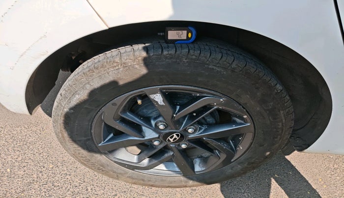 2020 Hyundai GRAND I10 NIOS SPORTZ 1.2 KAPPA VTVT CNG, Petrol, Manual, 69,359 km, tyre