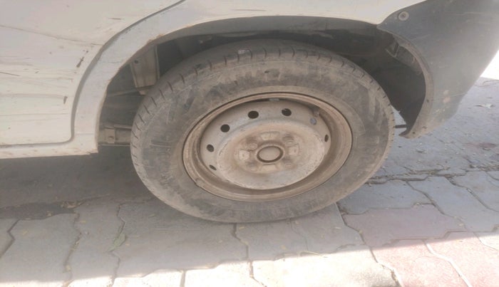 2010 Maruti Alto LXI, Petrol, Manual, 1,02,473 km, tyre