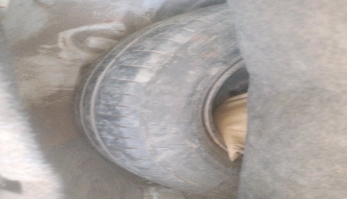 2010 Maruti Alto LXI, Petrol, Manual, 1,02,473 km, tyre