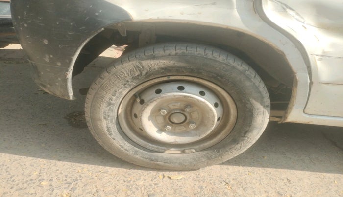 2010 Maruti Alto LXI, Petrol, Manual, 1,02,473 km, tyre