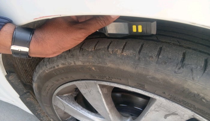 2012 Hyundai Verna FLUIDIC 1.6 CRDI SX, Diesel, Manual, 1,55,628 km, tyre