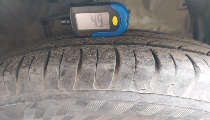 2011 Toyota Etios Liva G, Petrol, Manual, 1,07,979 km, tyre