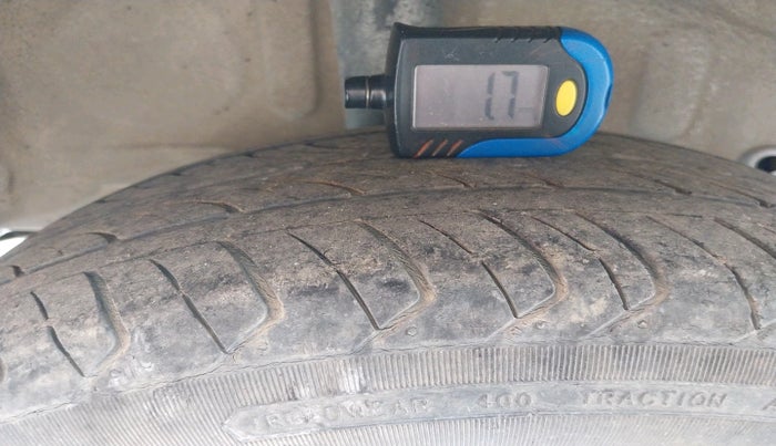 2011 Toyota Etios Liva G, Petrol, Manual, 1,07,979 km, tyre