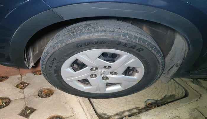 2021 Hyundai VENUE S+ 1.2, Petrol, Manual, 35,636 km, tyre