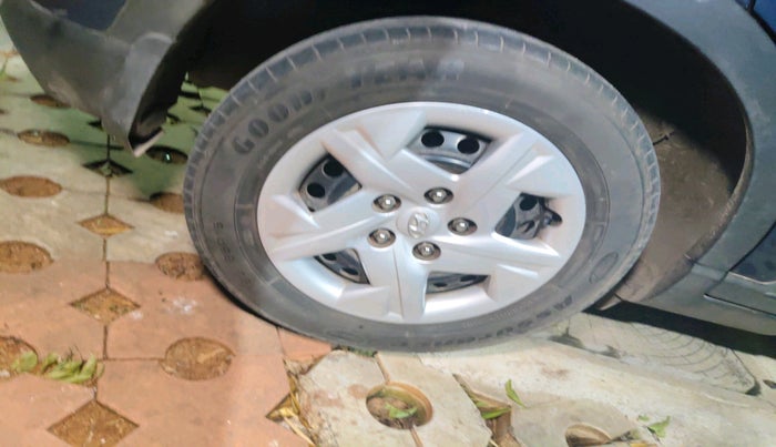 2021 Hyundai VENUE S+ 1.2, Petrol, Manual, 35,636 km, tyre