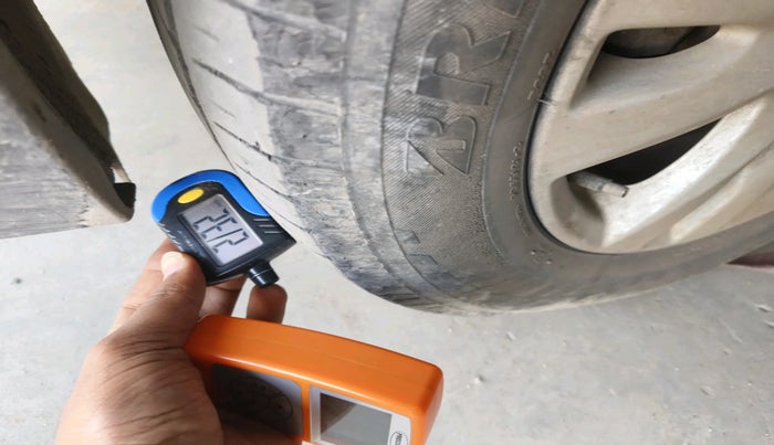 2015 Maruti Ertiga ZDI + SHVS, Diesel, Manual, 1,00,817 km, tyre