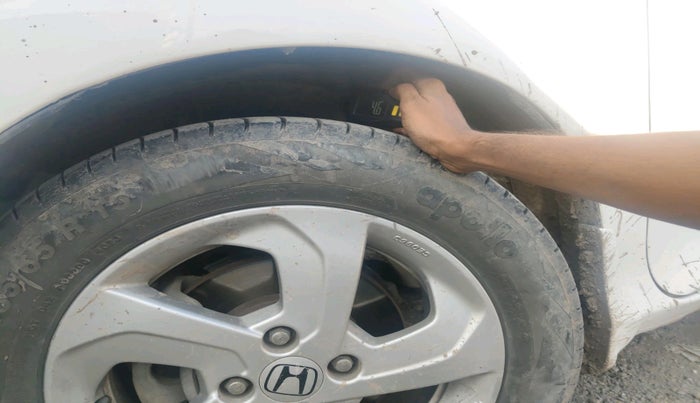 2015 Honda City 1.5L I-VTEC V MT, Petrol, Manual, 1,07,077 km, tyre