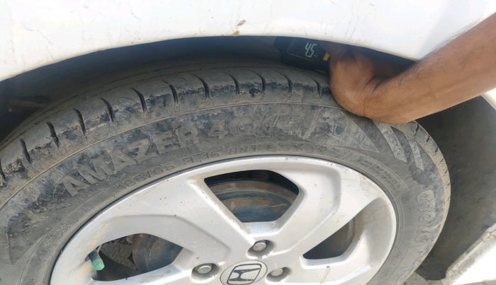 2015 Honda City 1.5L I-VTEC V MT, Petrol, Manual, 1,07,077 km, tyre