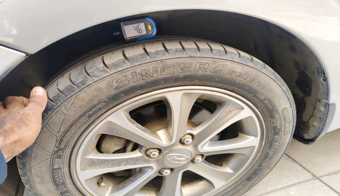 2016 Hyundai Grand i10 ASTA (O) AT 1.2 KAPPA VTVT, Petrol, Automatic, 68,427 km, tyre