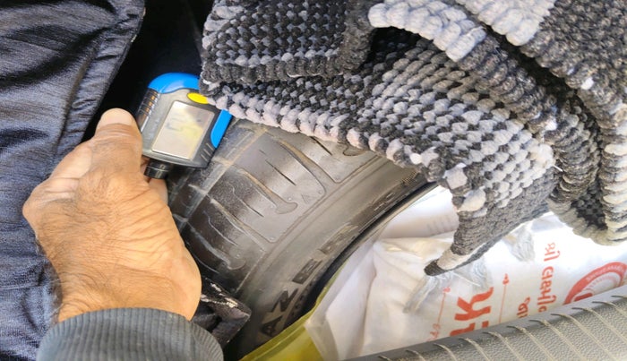 2016 Hyundai Grand i10 ASTA (O) AT 1.2 KAPPA VTVT, Petrol, Automatic, 68,427 km, tyre